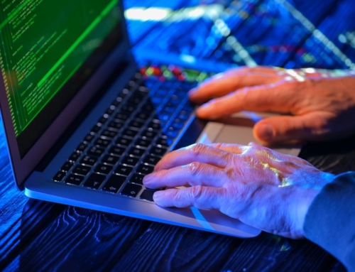 Ontslag terecht door expliciete foto’s op werklaptop